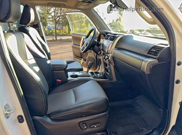 JTENU5JR9N6034636 2022 TOYOTA 4RUNNER White Widok z tyłu