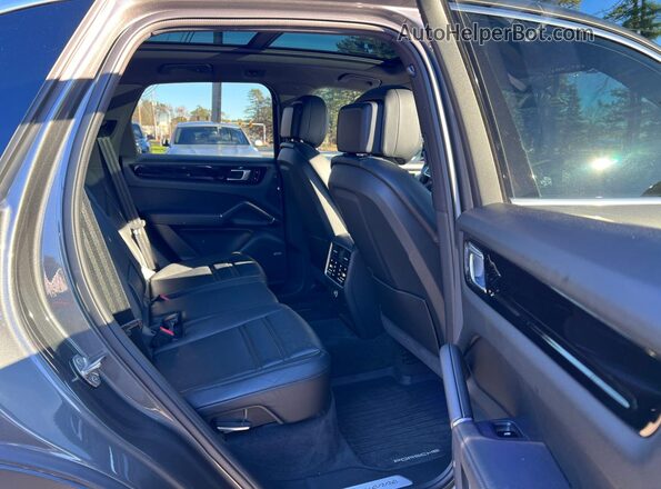 WP1AA2AY3LDA09949 2020 PORSCHE CAYENNE Серый Вид салона спереди