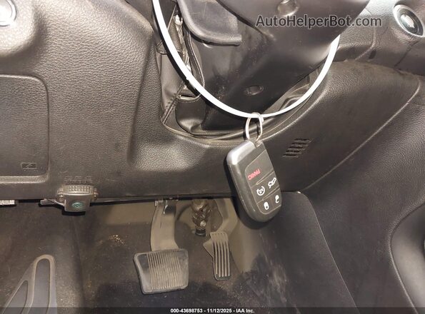 1C3CCCAB3GN151440 2016 CHRYSLER 200 Черный Вид панели приборов