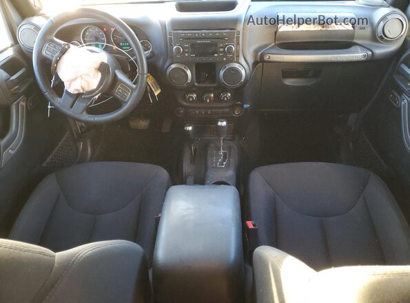 1C4BJWDG5GL138061 2016 JEEP WRANGLER Серебряный Вид панели приборов