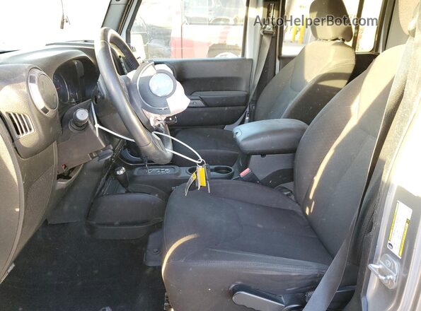 1C4BJWDG5GL138061 2016 JEEP WRANGLER Серебряный Вид салона спереди