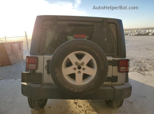 1C4BJWDG5GL138061 2016 JEEP WRANGLER Серебряный Вид сзади