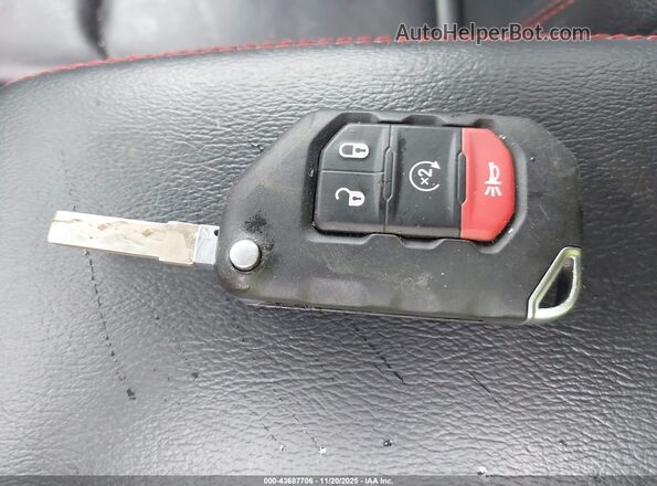 1C4HJXFG2MW505280 2021 JEEP WRANGLER UNLIMITED Gray Vista del salpicadero