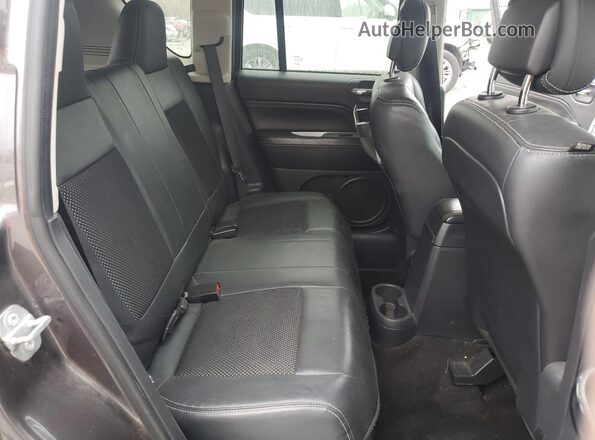 1C4NJCEA1GD735031 2016 JEEP COMPASS Gray Widok tylnych siedzeń