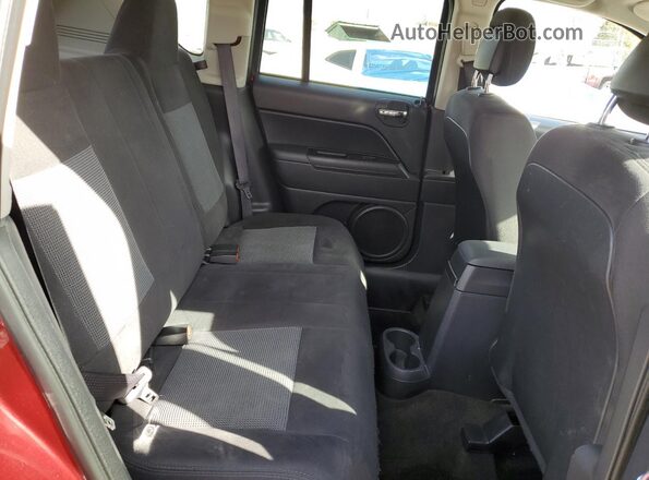 1C4NJDBB6GD779478 2016 JEEP COMPASS Red Вид задньої частини салону