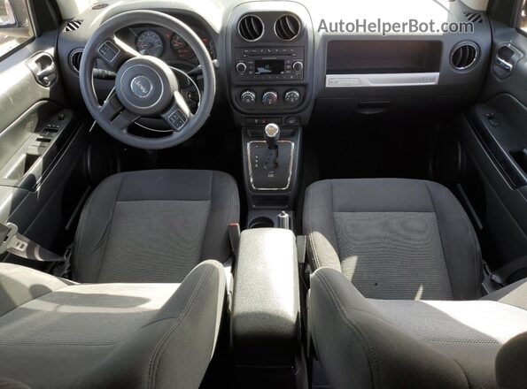 1C4NJDBB6GD779478 2016 JEEP COMPASS Red Вид панелі приладів