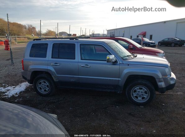 1C4NJRBB1GD646513 2016 JEEP PATRIOT Silver Вид задньої частини салону