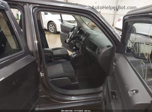 1C4NJRFB5HD168723 2017 JEEP PATRIOT Gray Widok wnętrza z przodu