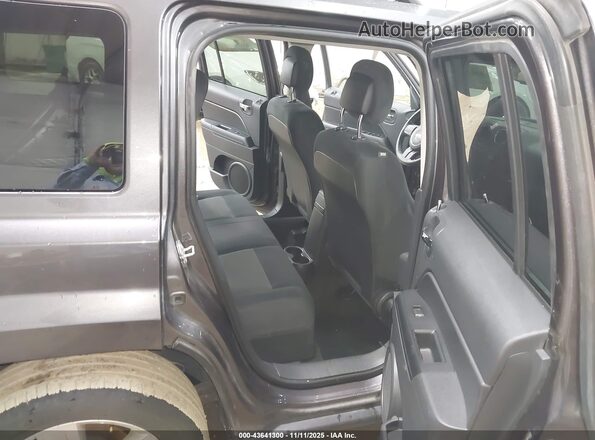 1C4NJRFB5HD168723 2017 JEEP PATRIOT Gray Widok naklejki z numerem VIN