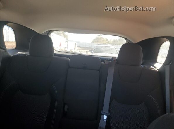 1C4PJLCB5LD569983 2020 JEEP CHEROKEE Silver უკანა სავარძლების ხედი