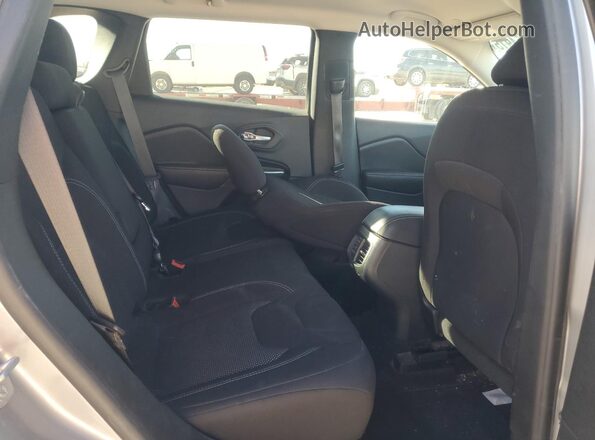 1C4PJLCB5LD569983 2020 JEEP CHEROKEE Silver უკანა სალონის ხედი