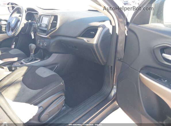 1C4PJLCB7JD621059 2018 JEEP CHEROKEE Gray 