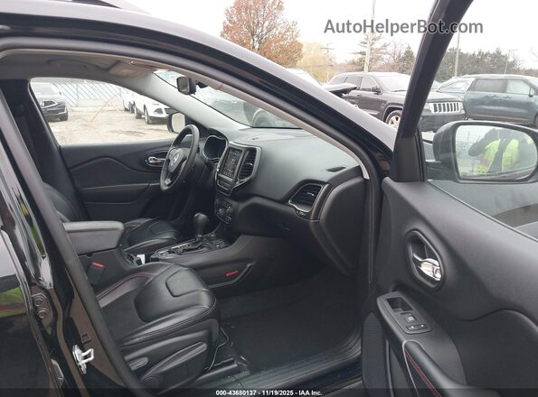 1C4PJMBX0LD583972 2020 JEEP CHEROKEE Черный Вид салона спереди