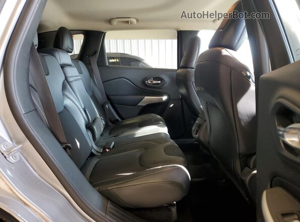 1C4PJMLB3JD530148 2018 JEEP CHEROKEE Silver Սալոնի հետևի տեսք