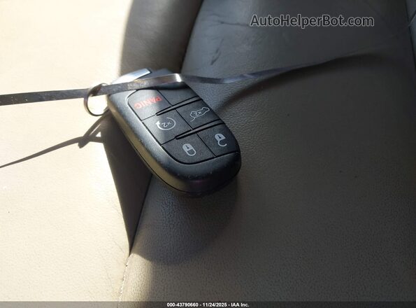 1C4RJFBG7HC765136 2017 JEEP GRAND CHEROKEE Бордовый Вид панели приборов