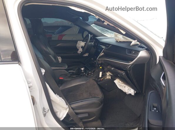 1C4RJHAG2PC536634 2023 JEEP GRAND CHEROKEE White Front interior view