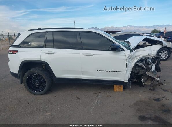 1C4RJHAG2PC536634 2023 JEEP GRAND CHEROKEE White 360 interior view