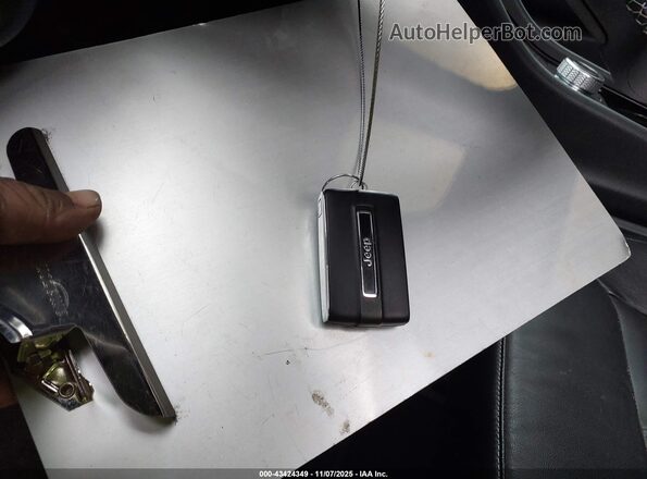1C4RJHBG2PC528127 2023 JEEP GRAND CHEROKEE Maroon წინა პანელის ხედი