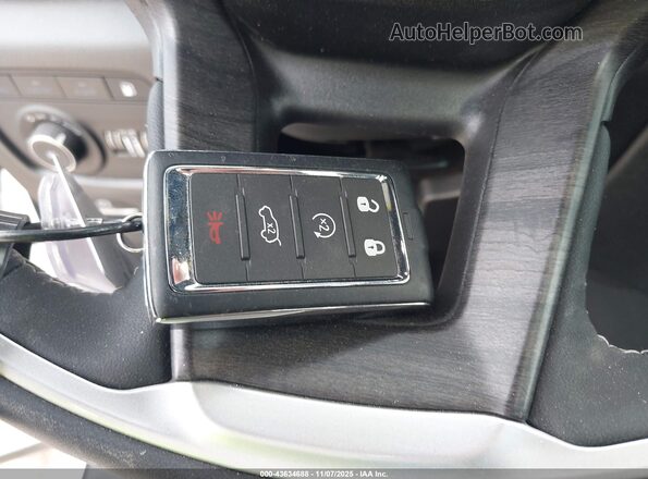 1C4RJYB60S8693063 2025 JEEP GRAND CHEROKEE 4XE White Առջևի վահանակի տեսք