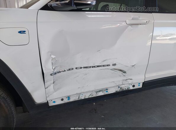 1C4RJYB69PC649812 2023 JEEP GRAND CHEROKEE 4XE Белый Вид спереди
