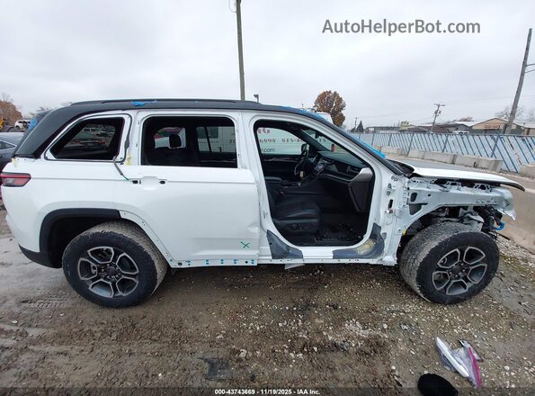 1C4RJYC6XP8785464 2023 JEEP GRAND CHEROKEE 4XE White Սալոնի հետևի տեսք