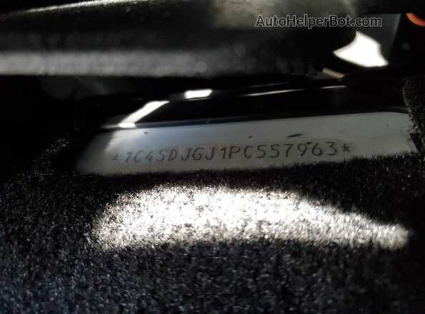 1C4SDJGJ1PC557963 2023 DODGE DURANGO Белый Вид наклейки с VIN-кодом