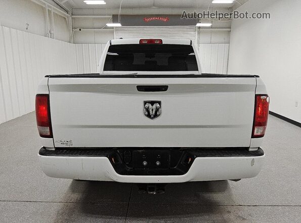 1C6RR6FG5JS341542 2018 RAM 1500 Белый Вид сзади