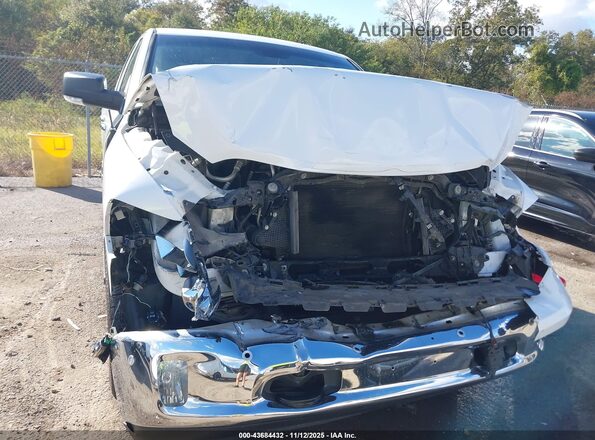 1C6RR7GM6JS228757 2018 RAM 1500 Белый Вид сзади