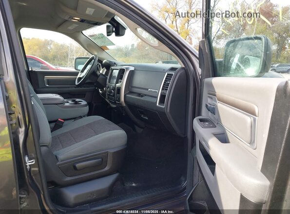 1C6RR7LG9JS129415 2018 RAM 1500 Gray Vista interior delantera