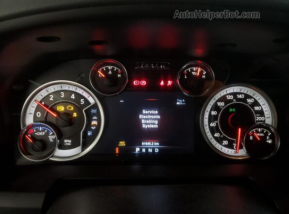 1C6RR7LM7JS270361 2018 RAM 1500 Угольный Вид щитка приборов