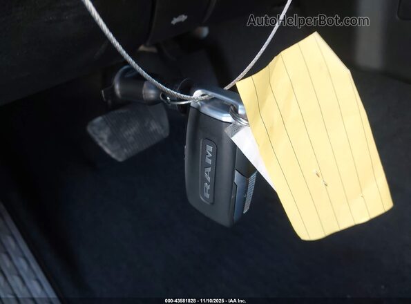 1C6SRFFP0TN158830 2026 RAM 1500 Black Widok deski rozdzielczej