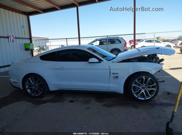 1FA6P8CF0N5147147 2022 FORD MUSTANG Белый Вид задней части салона