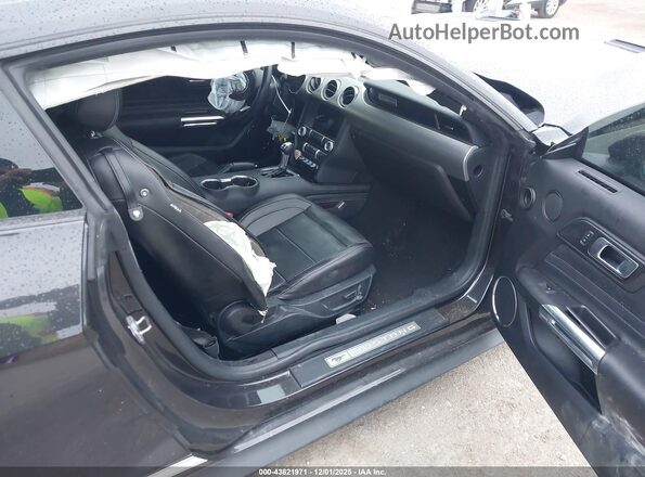 1FA6P8CF8N5140849 2022 FORD MUSTANG Черный Вид салона спереди