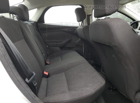 1FADP3E29HL223534 2017 FORD FOCUS Белый Вид задних сидений