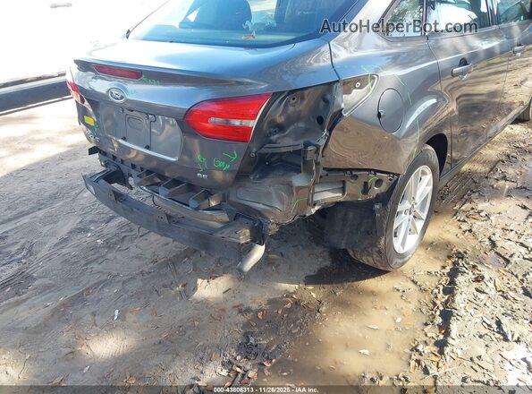 1FADP3F26JL286255 2018 FORD FOCUS Gray Widok z przodu