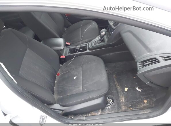 1FADP3K20JL215381 2018 FORD FOCUS Черный Вид салона спереди