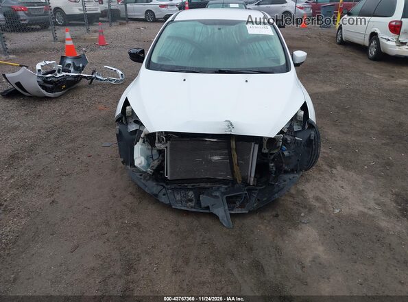 1FADP3K20JL215381 2018 FORD FOCUS Черный Вид спереди