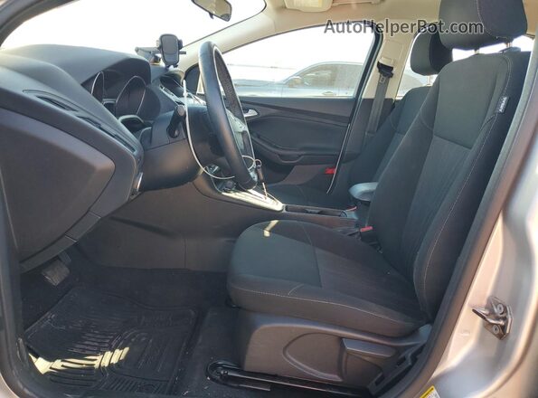 1FADP3K25JL258601 2018 FORD FOCUS Silver Вид салону спереду