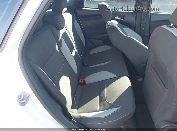 1FADP3L91HL348981 2017 FORD FOCUS ST White VIN კოდის სტიკერის ხედი