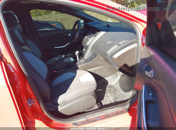 1FADP3L97GL370949 2016 FORD FOCUS ST Красный Вид салона спереди