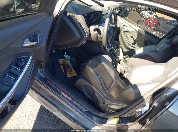 1FADP3L9XJL211513 2018 FORD FOCUS ST Gray Vista interior delantera