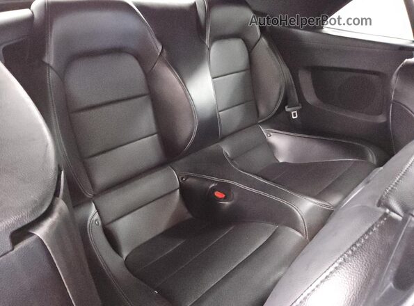 1FATP8UH4P5104050 2023 FORD MUSTANG Белый Вид задних сидений