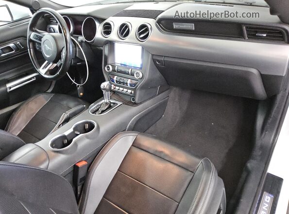 1FATP8UH4P5104050 2023 FORD MUSTANG Белый Вид панели приборов