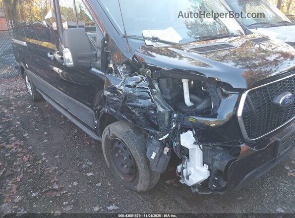 1FBAX2C82RKA15912 2024 FORD PASSENGER Black Widok z przodu