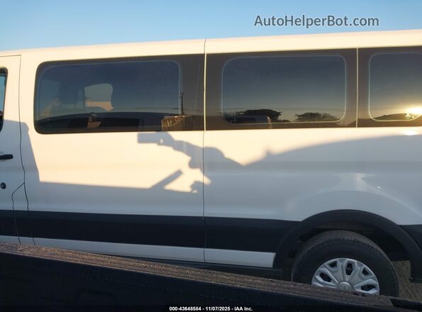 1FBAX2Y80NKA74041 2022 FORD PASSENGER White 360 interior view