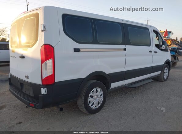 1FBAX2Y80NKA74041 2022 FORD PASSENGER White Rear right