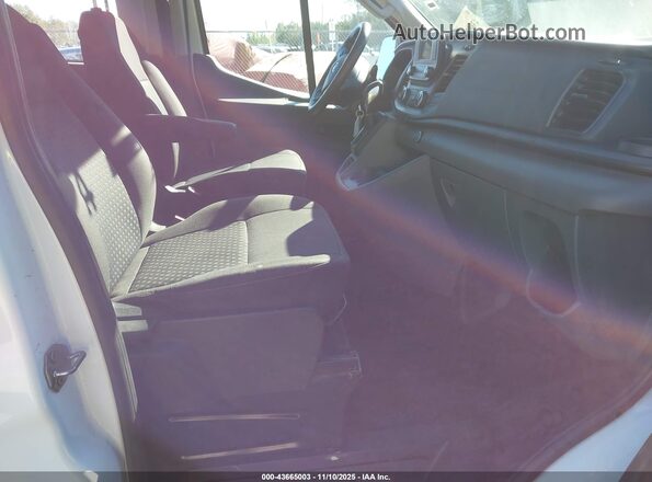 1FBAX2Y82MKA31660 2021 FORD PASSENGER White Սալոնի դիմացի տեսք