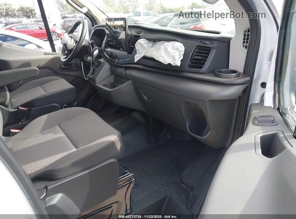 1FBAX2Y82RKA77819 2024 FORD PASSENGER White Widok wnętrza z przodu