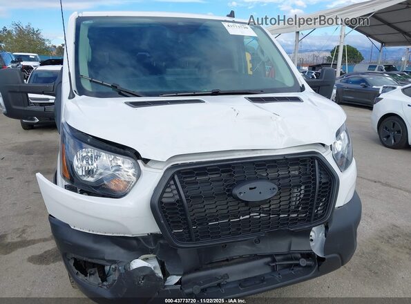 1FBAX2Y82RKA77819 2024 FORD PASSENGER White Widok z przodu
