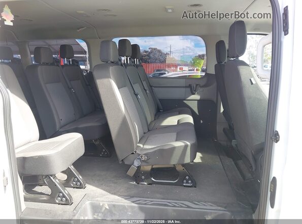 1FBAX2Y82RKA77819 2024 FORD PASSENGER White Widok naklejki z numerem VIN